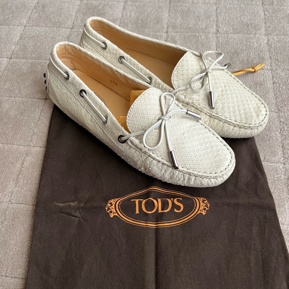 Tod’s Gommino Driving Shoes in White Python Leather. Size 37.5